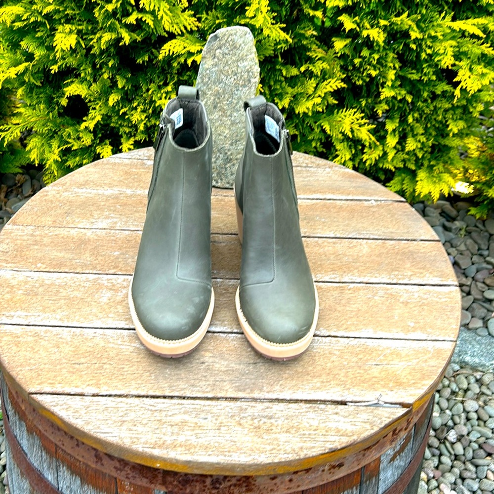 TOMS Wedge Boot